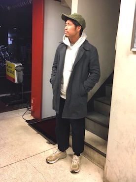 「Graphpaper（グラフペーパー）のアイテム（ステンカラーコート）」を使った、清水恒輝さん（メンズ・167cm）の冬コーディネート