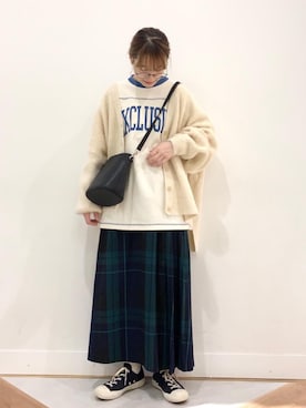 「coen（コーエン）のユルシャギーVネックニットカーディガン（カーディガン/ボレロ、ホワイト系）」を使った、coen よこやまさん（レディース・158cm）の秋コーディネート