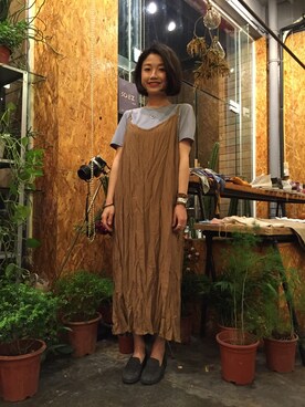「STUART WEITZMAN（スチュアートワイツマン）のアイテム（スリッポン）」を使った、王桃桃儿さん（レディース・155cm）の春コーディネート