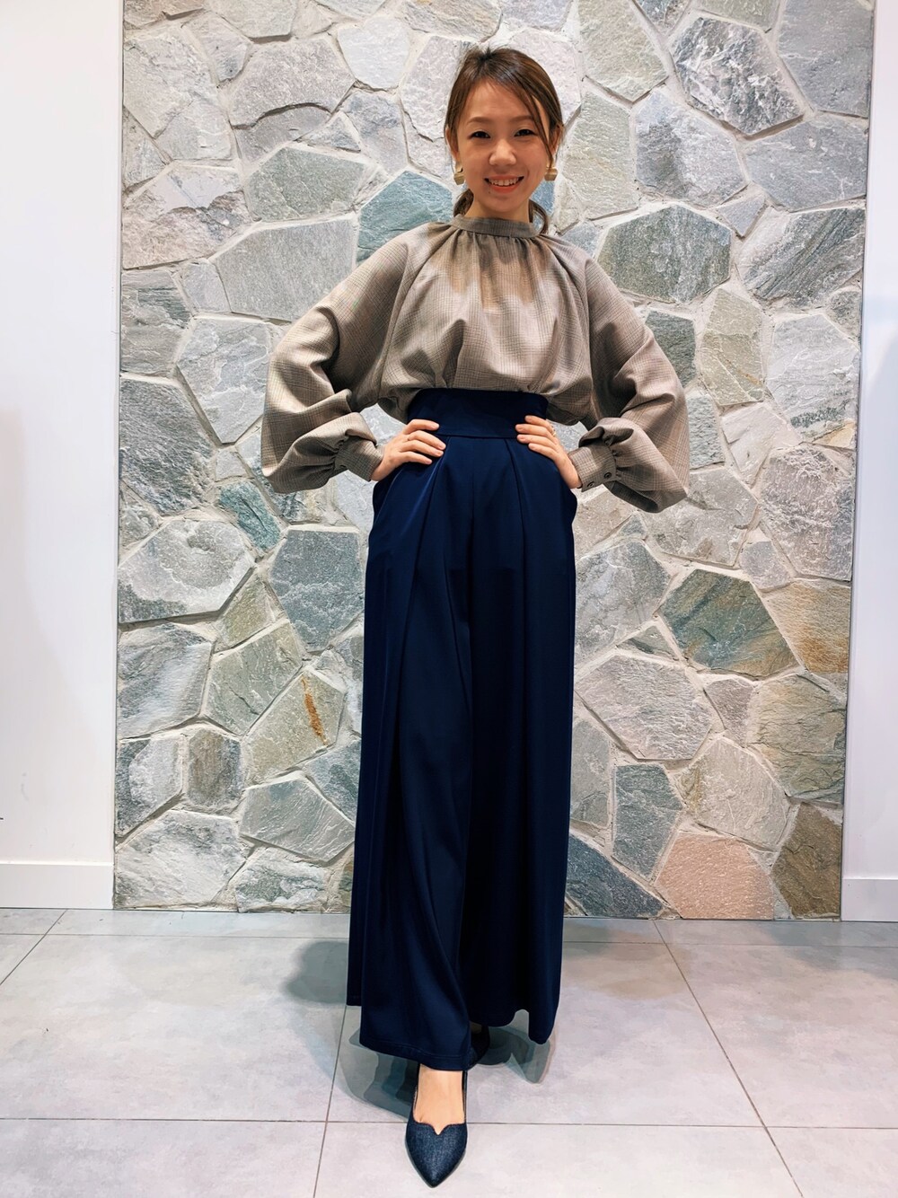 「agaのアイテム（シャツ/ブラウス、ベージュ系）」を使った、Maymayさん（レディース・150cm）の冬コーディネートの1枚目の写真