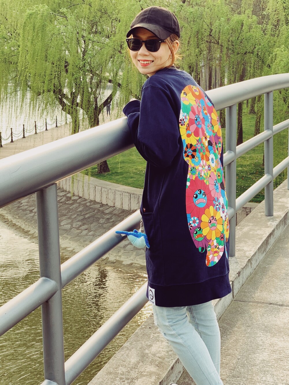 「American Eagleのアイテム（デニムパンツ、ブルー系）」を使った、Maymayさん（レディース・150cm）の春コーディネートの1枚目の写真