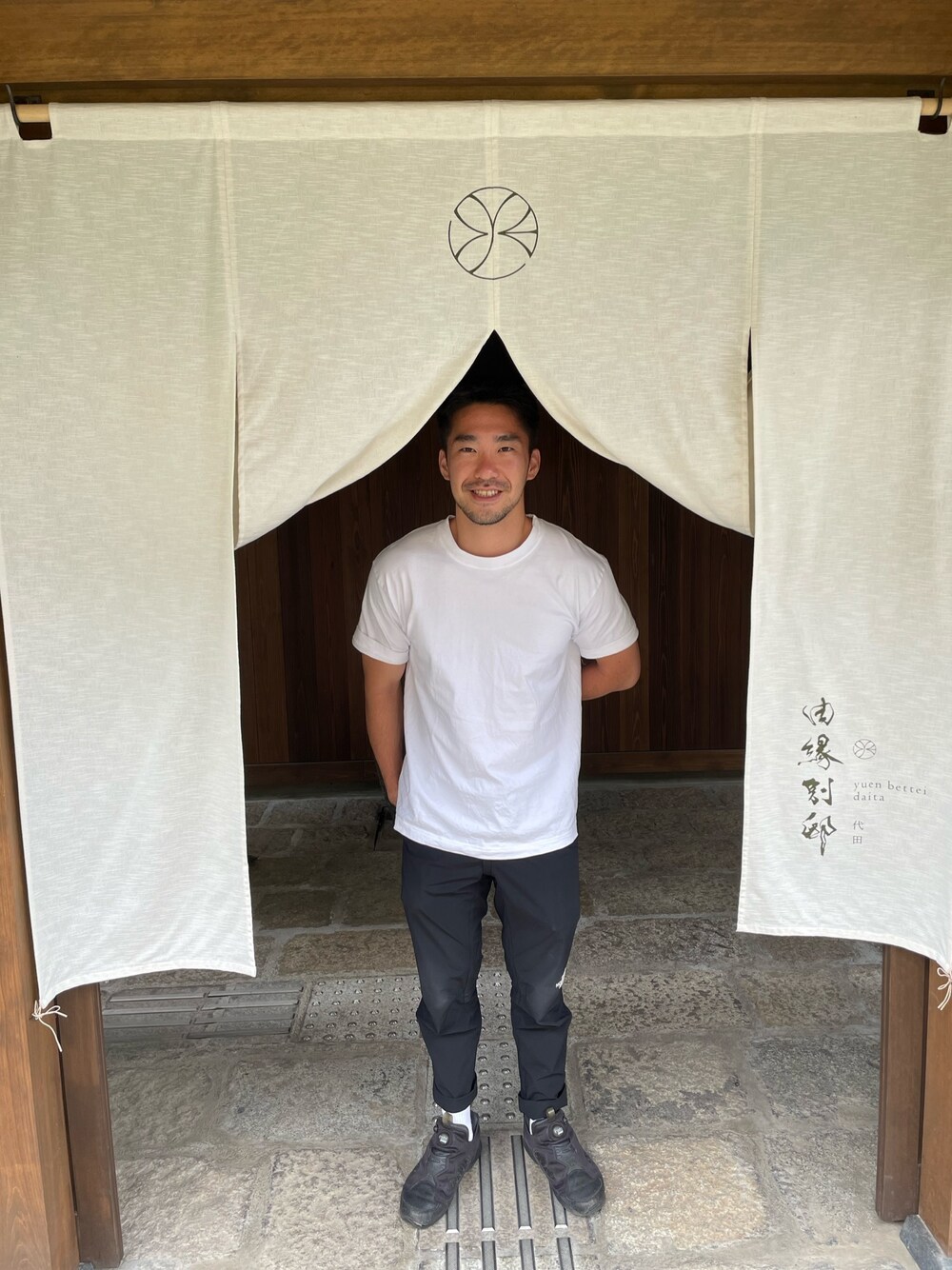 「HANESのアイテム（シャツ/ブラウス、ホワイト系）」を使った、Tさん（メンズ・168cm）の夏コーディネートの1枚目の写真