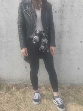 「ライブ」｜「アイテム（ライダースジャケット）」を使った、minaさん（レディース・161cm）の春コーディネート