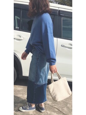デニムスカートを使った 青スニーカー の人気ファッションコーディネート Wear