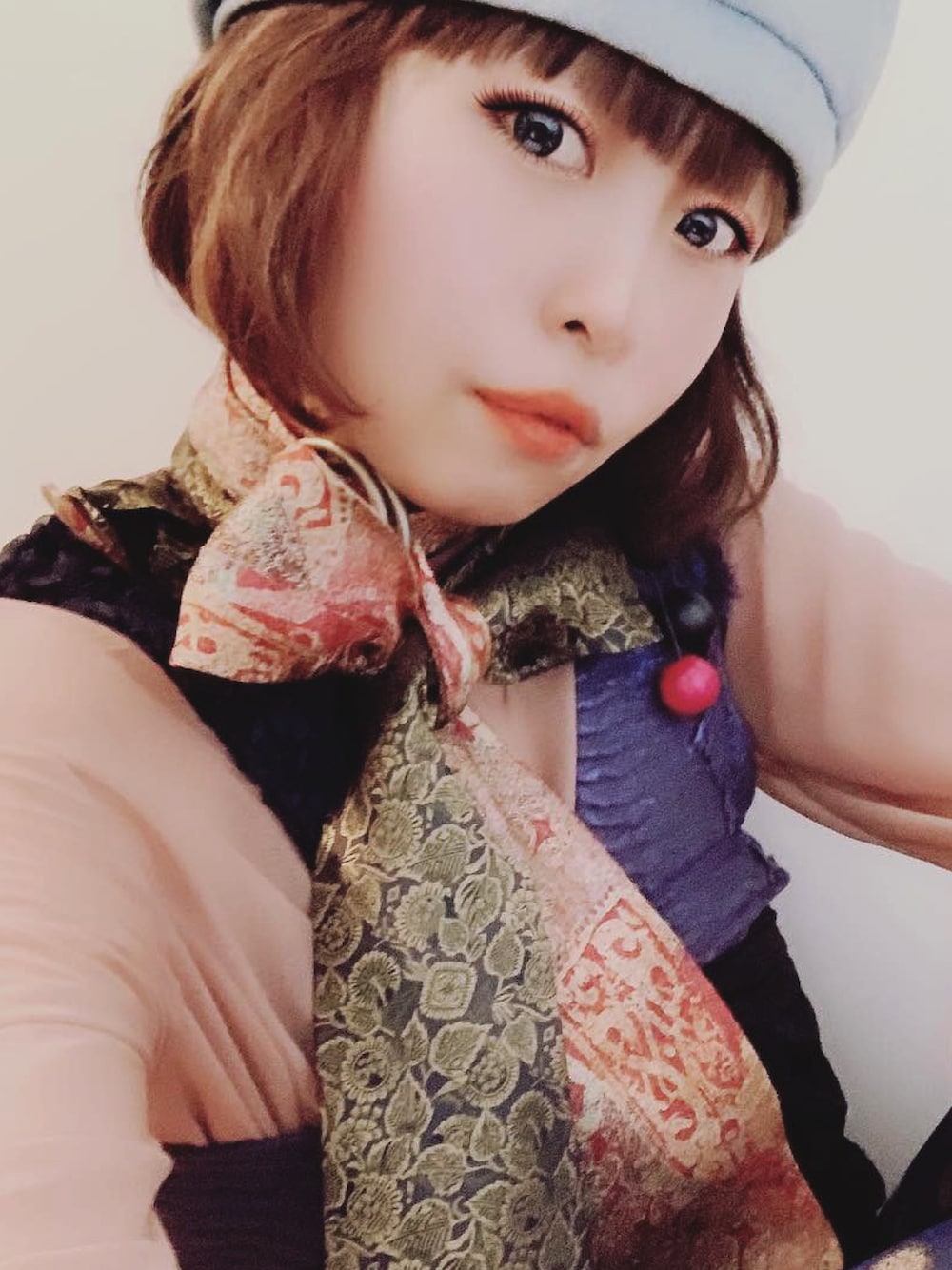 「WALLのアイテム（トップス、ベージュ系）」を使った、あたんさん（レディース・160cm）の春コーディネートの1枚目の写真