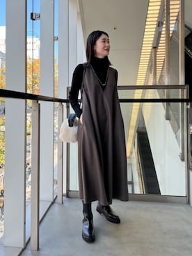「ニット/セーター」｜「アイテム（ジャンパースカート）」を使った、平田（hirata）さん（レディース・165cm）の秋コーディネート