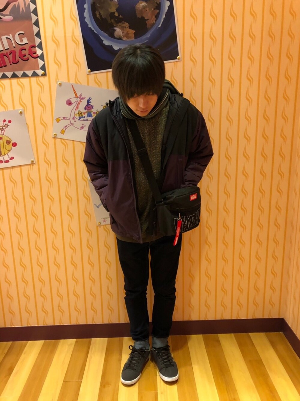 「秋冬コーデ、おしゃれさんと繋がりたい、SENCE OF PLACE by URBAN RESEARCH、marvel、シンプルコーデ、冬、adidas」｜「SENSE OF PLACE by URBAN RESEARCHのアイテム（ナイロンジャケット、パープル系）」を使った、にゃんぽんさん（メンズ・171cm）の冬コーディネートの1枚目の写真
