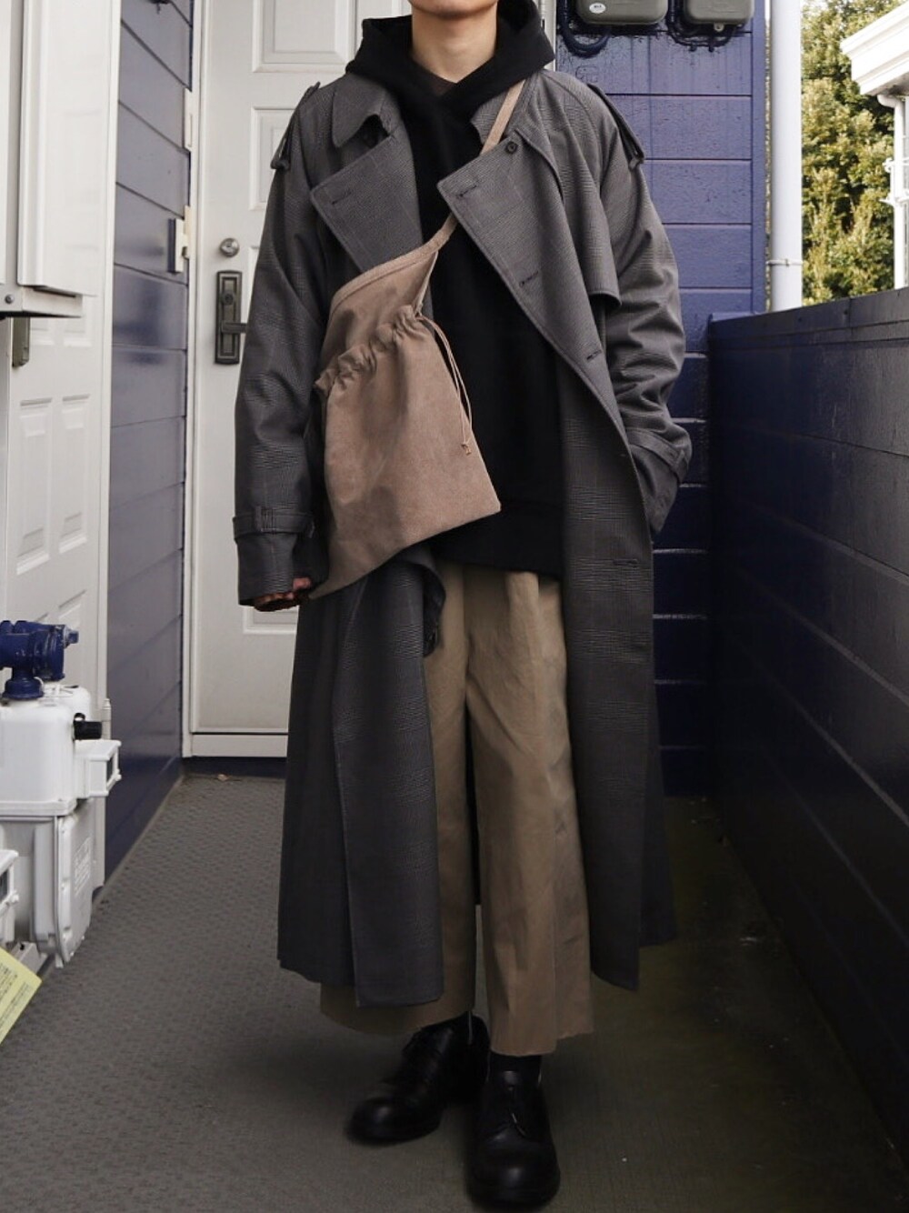 「春、今日のコーデ、シンプル、stein、Hender Scheme、KLEMAN、URU、ootd」｜「steinのアイテム（トレンチコート、グレー系）」を使った、Yuki Fujiyaさん（メンズ・166cm）の春コーディネートの1枚目の写真
