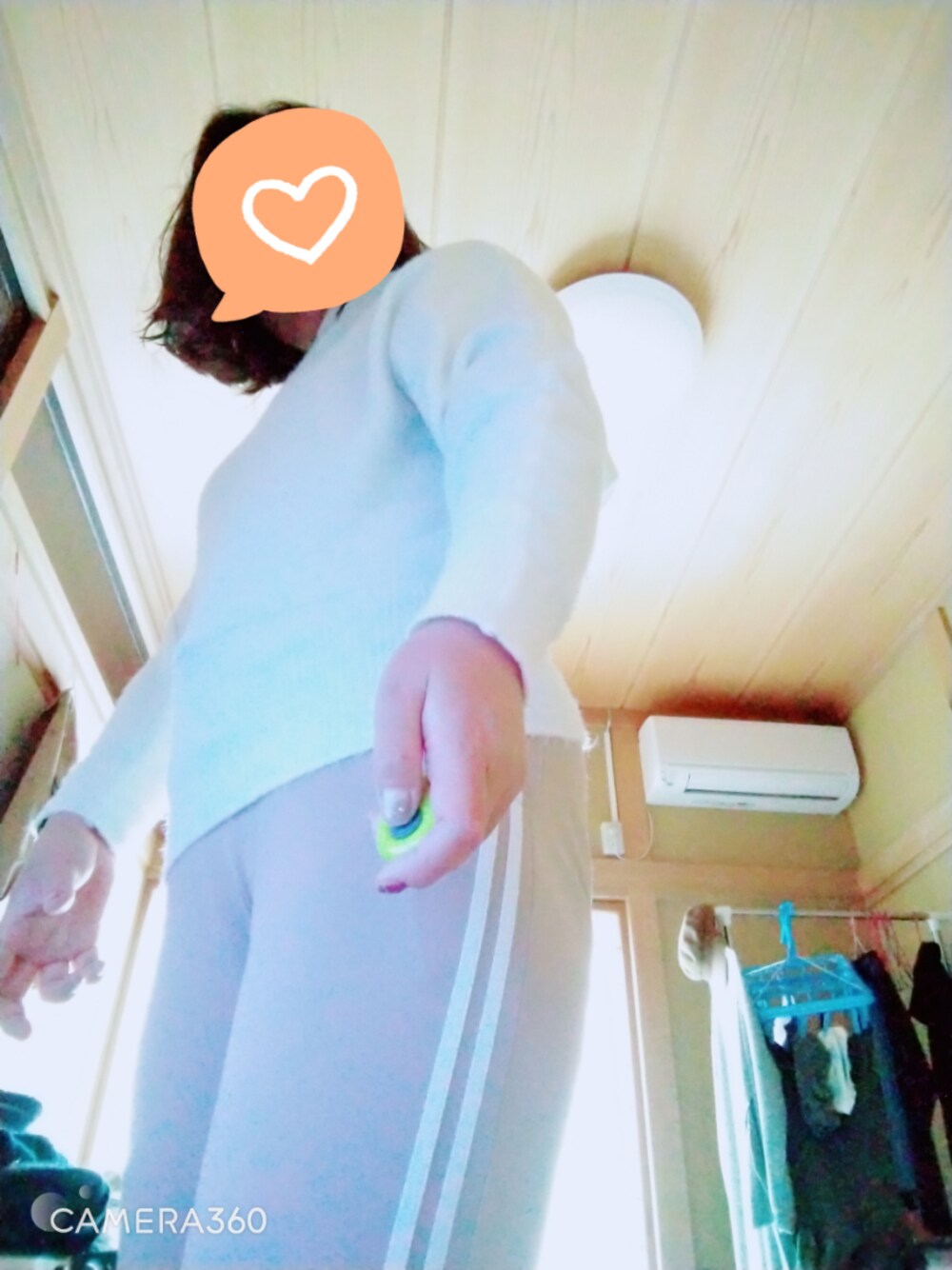 「オトナカジュアル、オフィスカジュアル、プチプラコーデ、ホワイト、おしゃれさんと繋がりたい、いいね、save、フォローお願いします🤑、fifth、しまむら、プチプラのあや」｜「Fashion Letterのイージーパンツルームウェア サイドラインパンツ おうち服 ワンマイルウェア（その他ルームウェア、ブラウン系）」を使った、ureiriさん（レディース・162cm）の春コーディネートの1枚目の写真