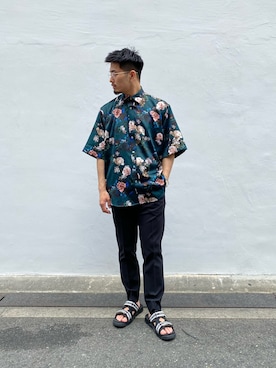 「soe（ソーイ）のアイテム（スラックス）」を使った、Kazuki Yamashitaさん（メンズ・172cm）の春コーディネート