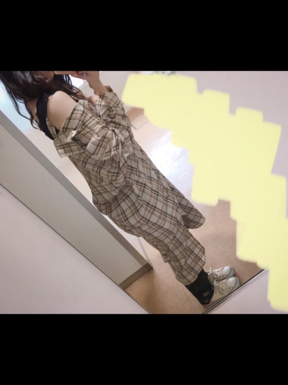 「おしゃれさんと繋がりたい、オープンショルダー、シャツワンピ、レースキャミソール、エロカワ、セクシー、ootd、like、カジュアル、スニーカー」｜「WEGOのWEGO/カップインレースタンクトップ（タンクトップ、ブラック系）」を使った、N*さん（レディース・164cm）の夏コーディネートの1枚目の写真