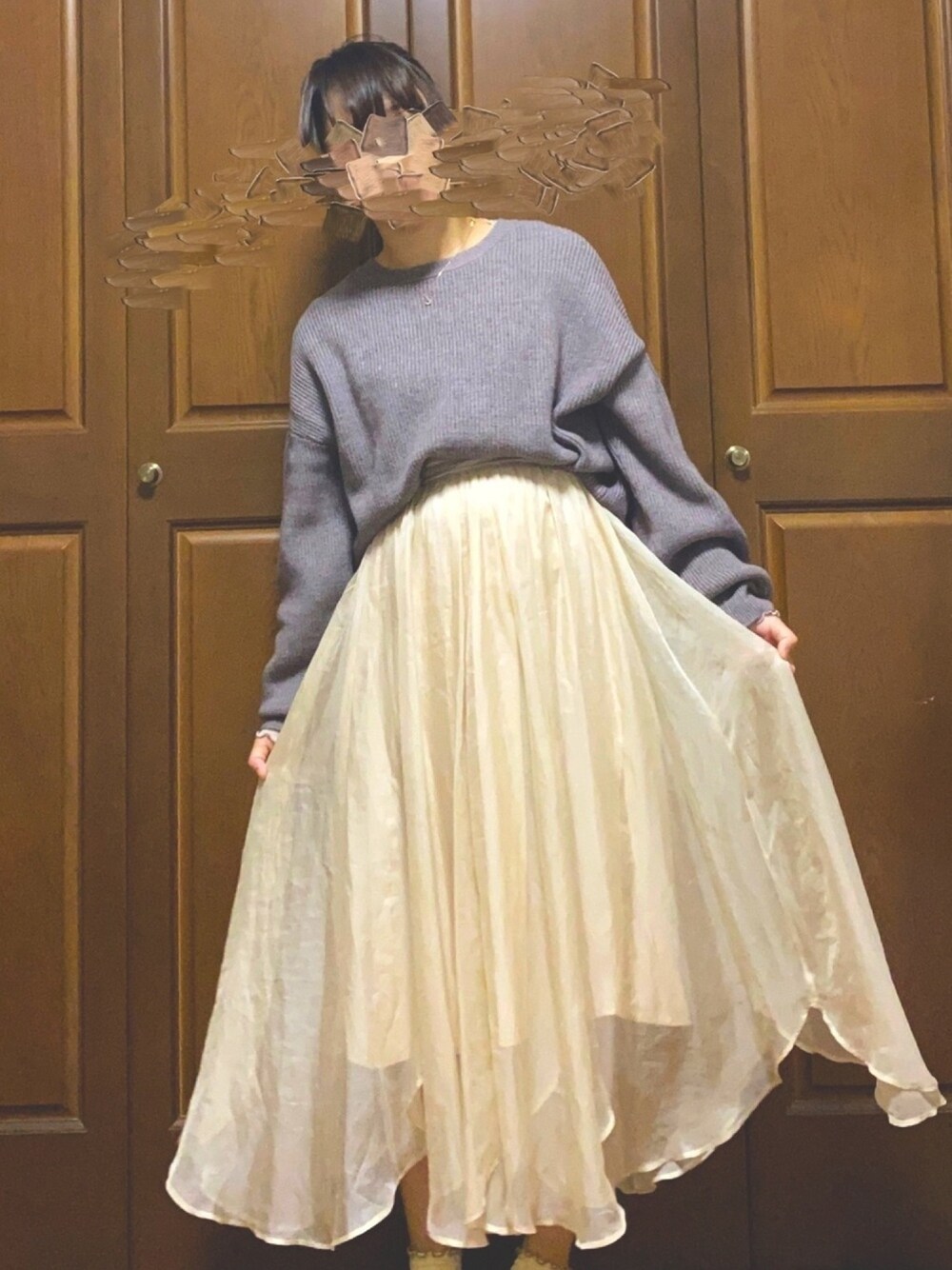 「バックリボン、バックリボンニット、フレアスカート、archives、紫ニット、リボンニット、トレンチコート、雨の日コーデ、傘」｜「archivesの箔プリントロングフレアスカート（スカート、ホワイト系）」を使った、ぽんぬさん（レディース・154cm）の秋コーディネートの1枚目の写真