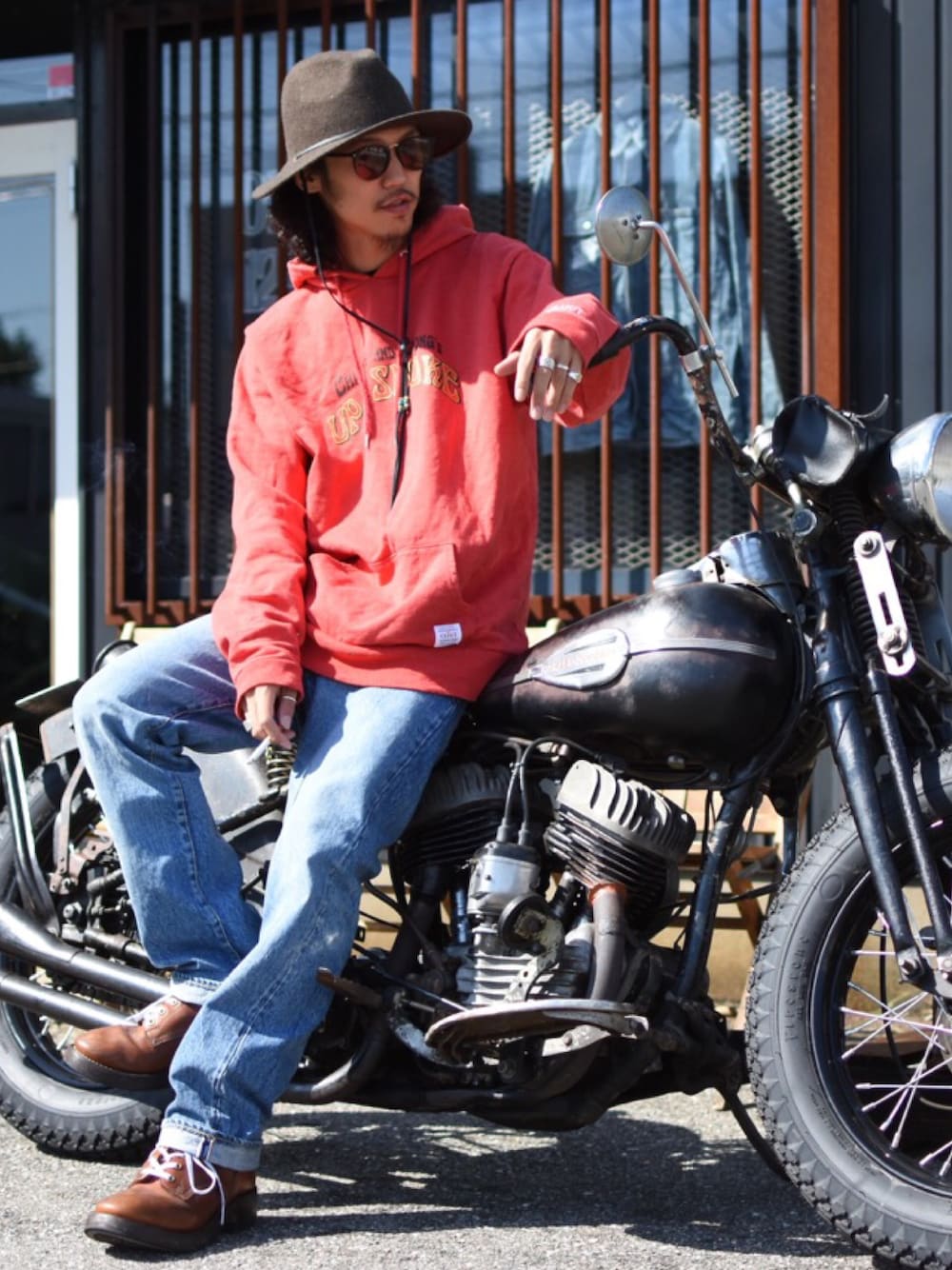 「シンプル、street、ラフ、ビックシルエット、大人カジュアル、streetstyle、STYLE、ootd」｜「EVILACTのアイテム（ハット、ブラウン系）」を使った、Canvas Yoshikiさん（メンズ・177cm）の秋コーディネートの1枚目の写真