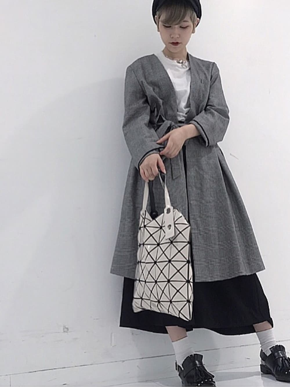 「シンプル、グレンチェック、秋服、低身長、モノトーン、キレイめ、ユニクロ、ワイドパンツ」｜「DES PRESのアイテム（ジャケット/アウター、グレー系）」を使った、林﨑咲良さん（レディース・153cm）の秋コーディネートの1枚目の写真