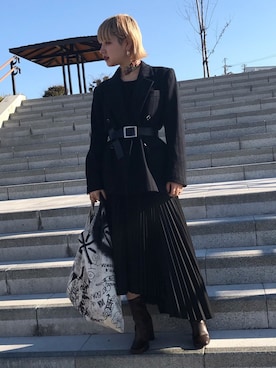 「SAINT LAURENT PARIS（サンローランパリ）のアイテム（ジャケット/アウター）」を使った、林﨑咲良さん（レディース・153cm）の秋コーディネート