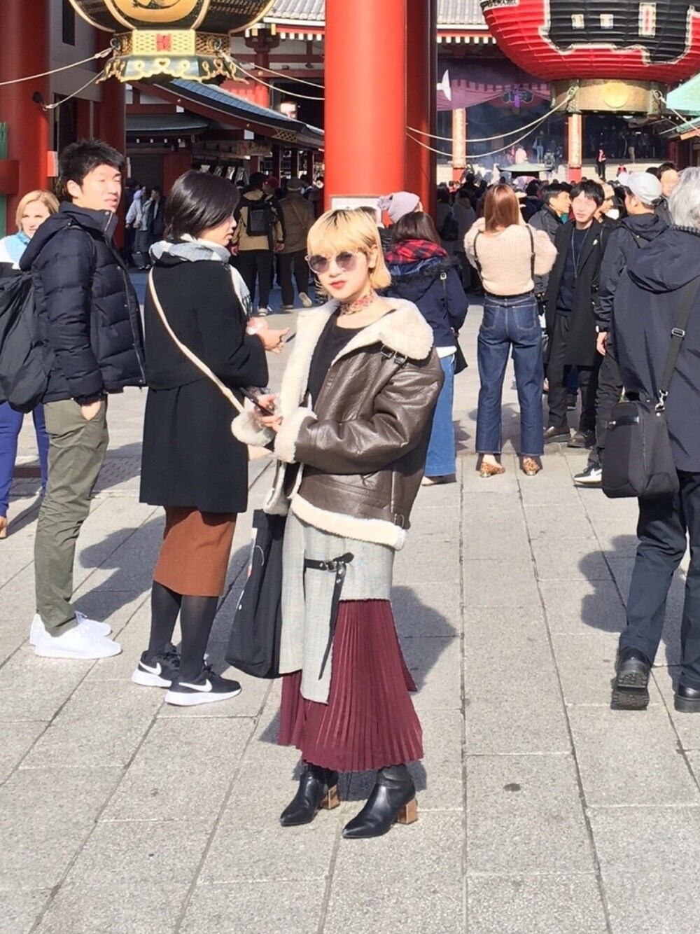 「冬コーデ、プリーツスカート、モコモコアウター、低身長コーデ、モード、ロングスカート、ブラウン、あけましておめでとうございます！、ベージュコーデ」｜「CHRISTIAN DADAのGlen Plaid Pleated Bottom Skirt（スカート、グレー系）」を使った、林﨑咲良さん（レディース・153cm）の冬コーディネートの1枚目の写真