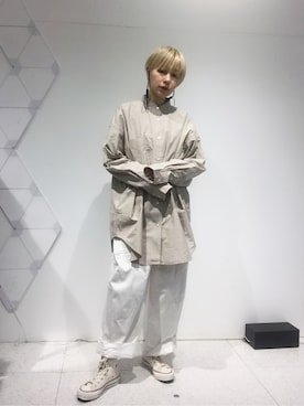 「ベージュシャツ」｜「アイテム（シューズ）」を使った、林﨑咲良さん（レディース・153cm）の冬コーディネート