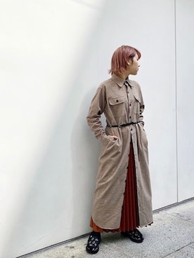 「レザースカート」｜「アイテム（シャツワンピース）」を使った、林﨑咲良さん（レディース・153cm）の秋コーディネート