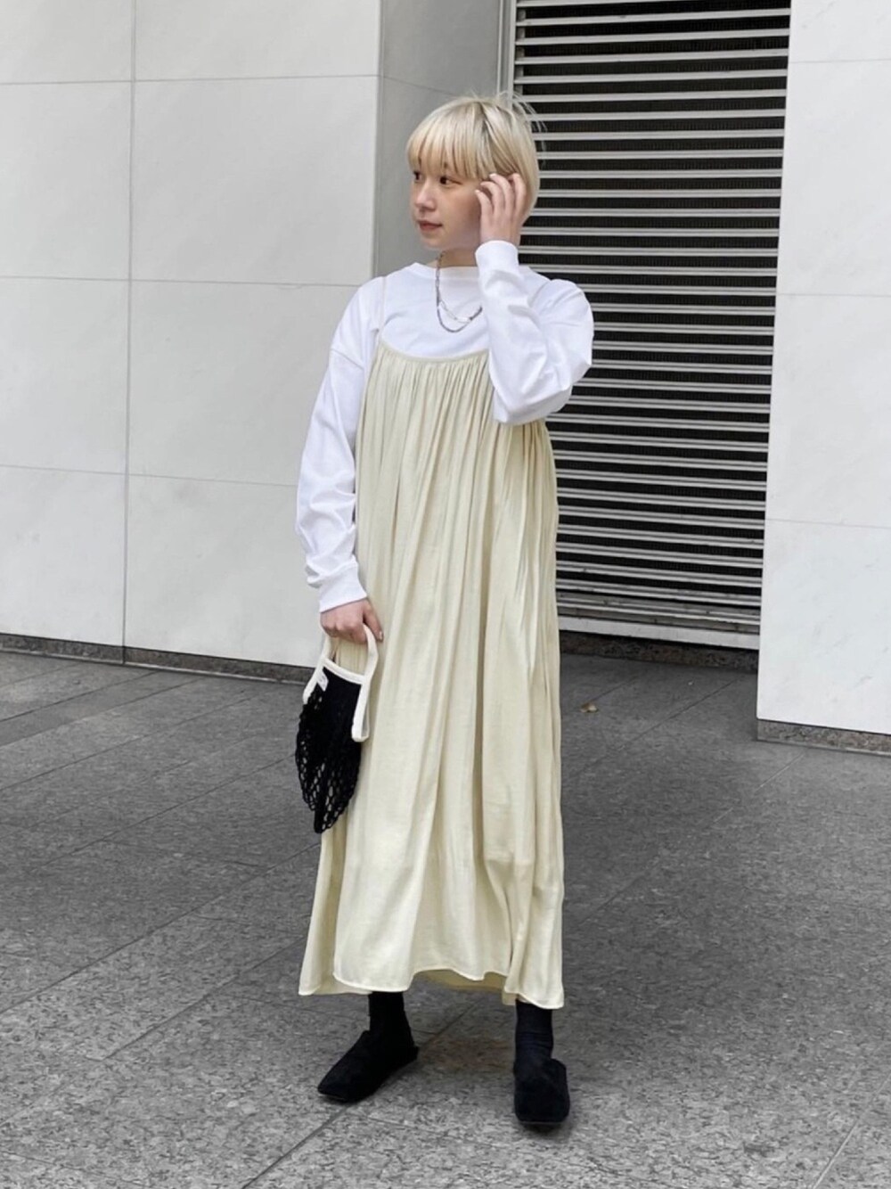 「春、春カラースタイル、ラフ、イエロー、キャミワンピ、低身長コーデ、ロンT、パステルカラー、淡色コーデ」｜「JOINT WORKSのアイテム（オールインワン・サロペット、イエロー系）」を使った、林﨑咲良さん（レディース・153cm）の春コーディネートの1枚目の写真