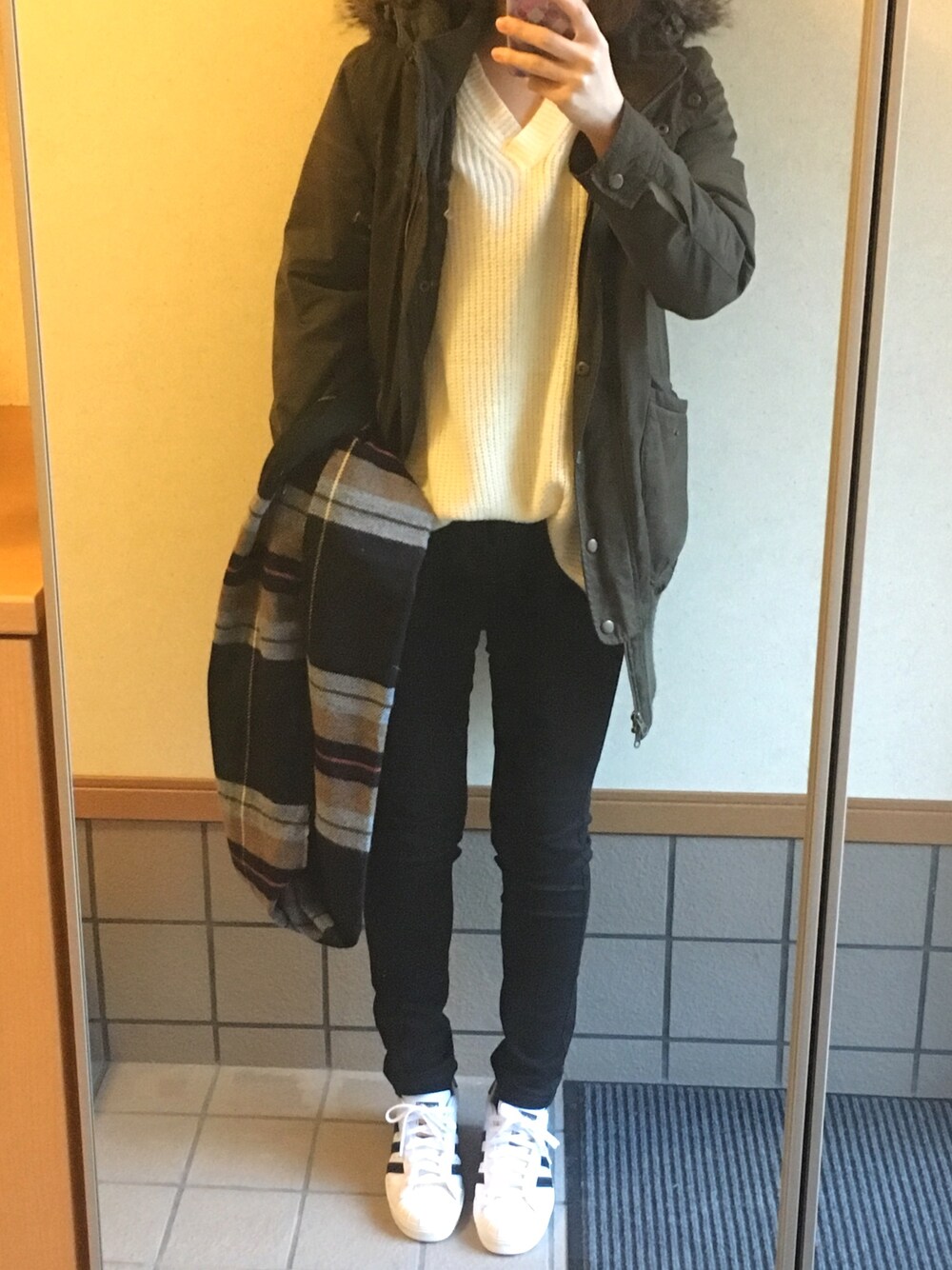 「GAPのアイテム（モッズコート、グリーン系）」を使った、まい茶さん（レディース・153cm）の冬コーディネートの1枚目の写真