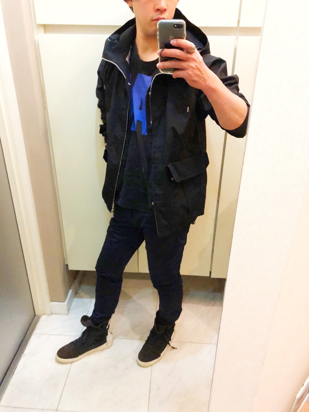 「08sircusのアイテム（パンツ、ブルー系）」を使った、otnekさん（メンズ・176cm）の秋コーディネートの1枚目の写真