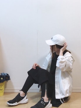 「スリット」｜「アイテム（マウンテンパーカー）」を使った、mikaさん（レディース・155cm）の春コーディネート