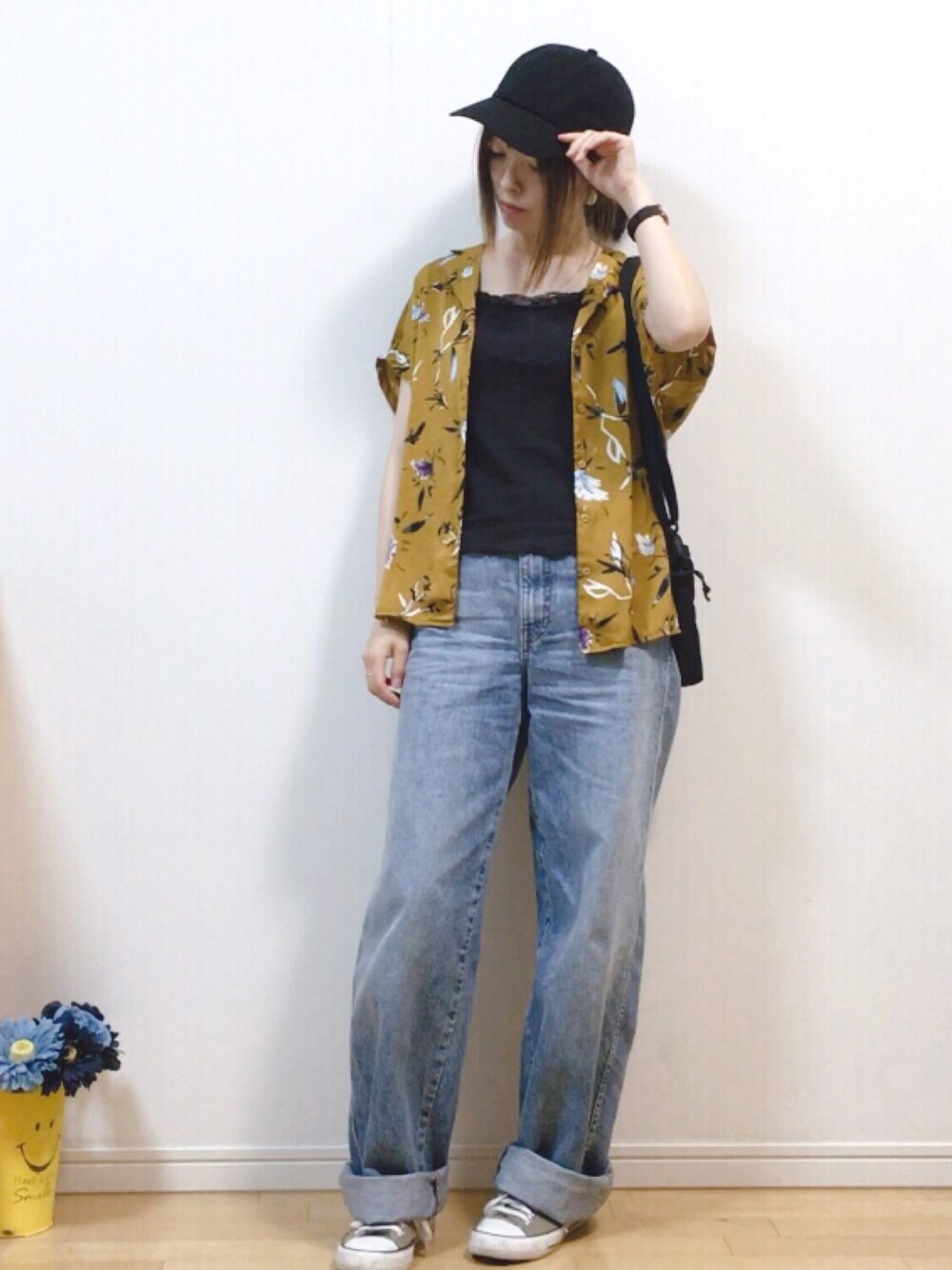 「QUEENHEAD、queenheadコーデ、NEWHATTAN、黒キャップ、キャップ女子、オープンカラーシャツ、ハイライズワイドストレートジーンズ、ダニエルウェリントン、Daniel Wellington、PR」｜「newhattanのnewhattan ニューハッタンキャップ LOWキャップ（キャップ、ブラック系）」を使った、mikaさん（レディース・155cm）の夏コーディネートの1枚目の写真