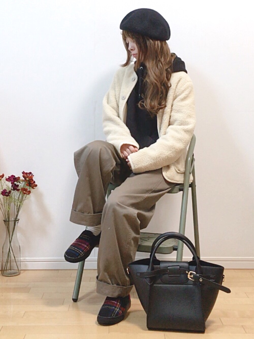 「チェック柄に恋してる、themorningafter2015、harristweed、ハリスツイード、スリッポン、BISOU、ハンドバッグ、PR、ボア、ウィッグ」｜「THE MORNING AFTERの[ Harris Tweed / ハリスツイード ] スリッポンスニーカー ウールチェック（スニーカー、ブラック系）」を使った、mikaさん（レディース・155cm）の秋コーディネートの1枚目の写真