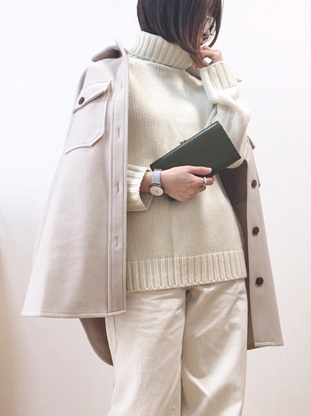 「PR、mura、財布、KERBHOLZ、腕時計、auntmarie's 、CPOジャケット、ワントーンコーデ、カーブパンツ、ダテメガネ」｜「MURAの日本製高級シャンタン使用 牛本革 がま口 長財布（財布、グリーン系）」を使った、mikaさん（レディース・155cm）の秋コーディネートの1枚目の写真