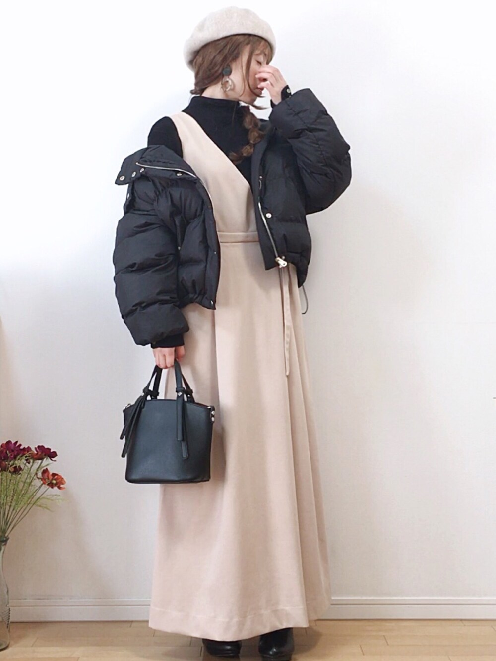 「PR、auntmarie's 、ダウンジャケット、マキシ丈ワンピース、chacocloset、タートルネックニット、polcadot、ベレー帽、BISOU、ショルダーバッグ」｜「Aunt Marie'sのAUNT MARIE'S ショートファイバーダウン（ダウンジャケット/コート、ブラック系）」を使った、mikaさん（レディース・155cm）の秋コーディネートの1枚目の写真