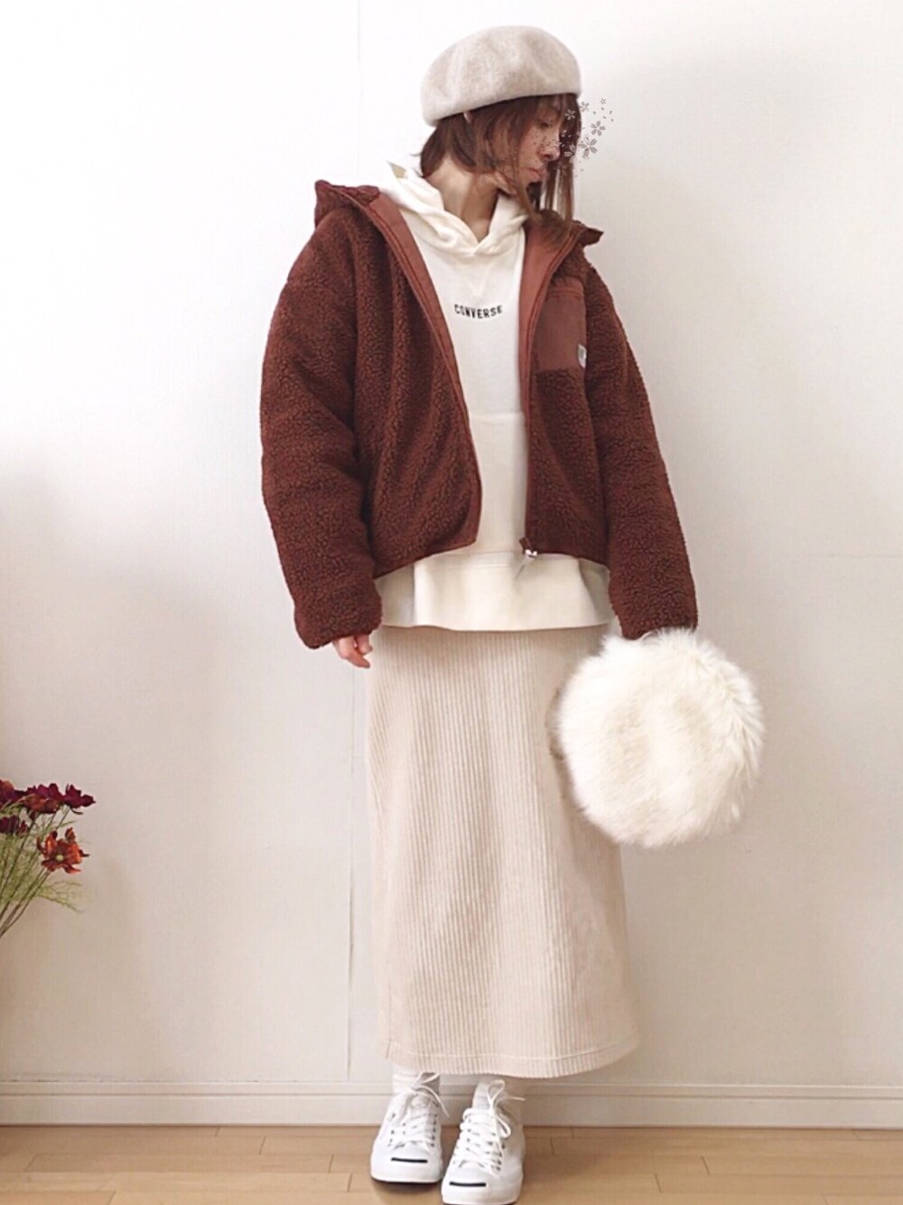 「PR、chacocloset、チャコクローゼット、ボアジャケット、ボアブルゾン、パーカー、タイトスカート、polcadot、ベレー帽、ジャックパーセル」｜「MEIのMEI/メイ 別注 ボアフリースBIGフードブルゾン（ブルゾン、ブラウン系）」を使った、mikaさん（レディース・155cm）の冬コーディネートの1枚目の写真