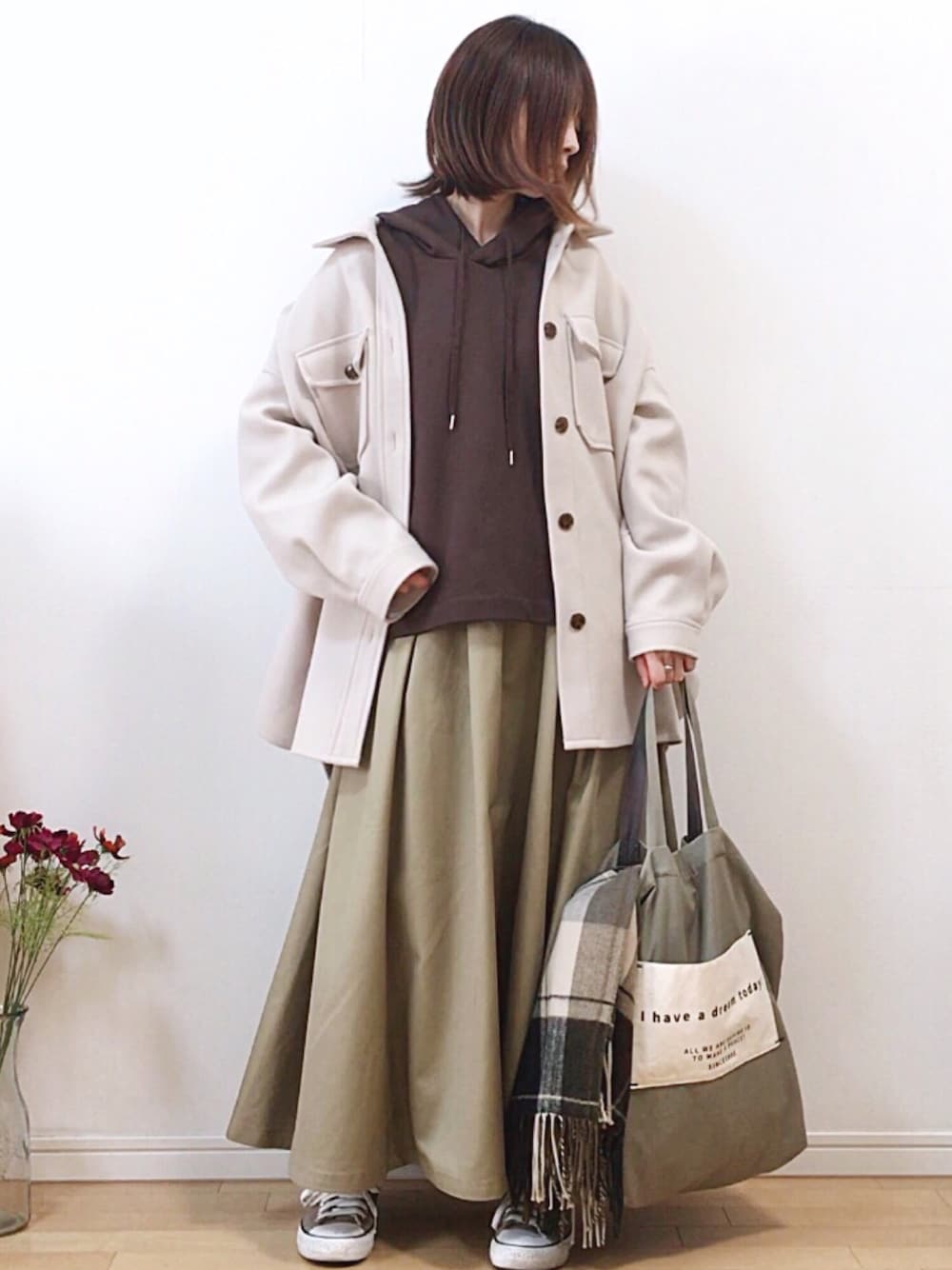 「PR、chacocloset、Dickies、ロングスカート、SENSE OF PLACE by URBAN RESEAR、パーカー、auntmarie's 、CPOジャケット、QUEENHEAD、チェックストール」｜「DickiesのDickies/ディッキーズ 別注 TCツイルタック入りロングスカート（スカート、ベージュ系）」を使った、mikaさん（レディース・155cm）の冬コーディネートの1枚目の写真