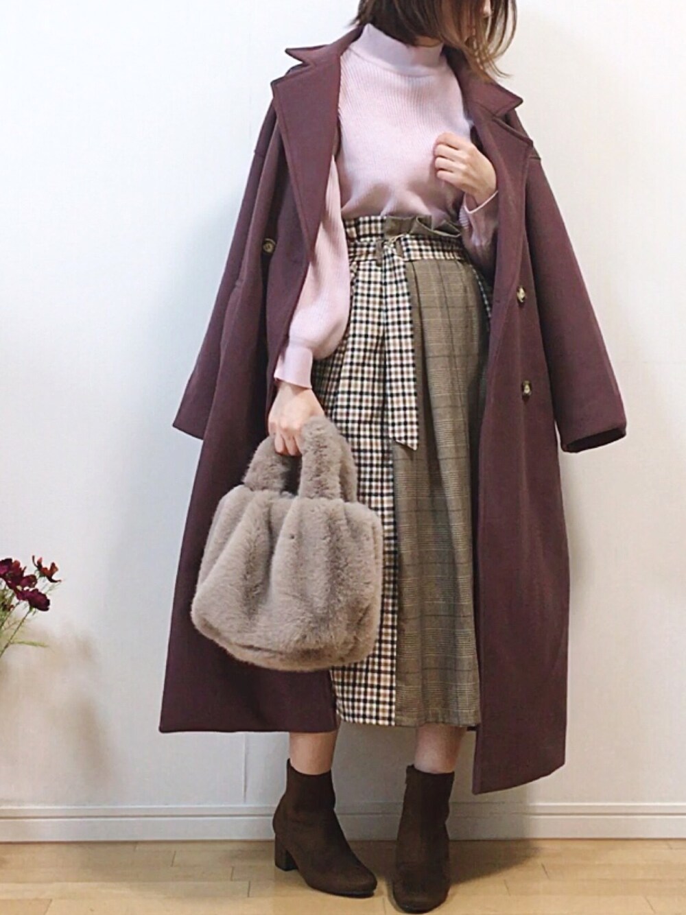 「年末WEAR感謝祭、PR、auntmarie's 、チェスターコート、MAJESTIC LEGON、リブニット、タートルネックニット、BISOU、ファーバッグ、パープル」｜「Aunt Marie'sのAUNT MARIE'S オーバーダブルチェスターコート（チェスターコート、パープル系）」を使った、mikaさん（レディース・155cm）の冬コーディネートの1枚目の写真