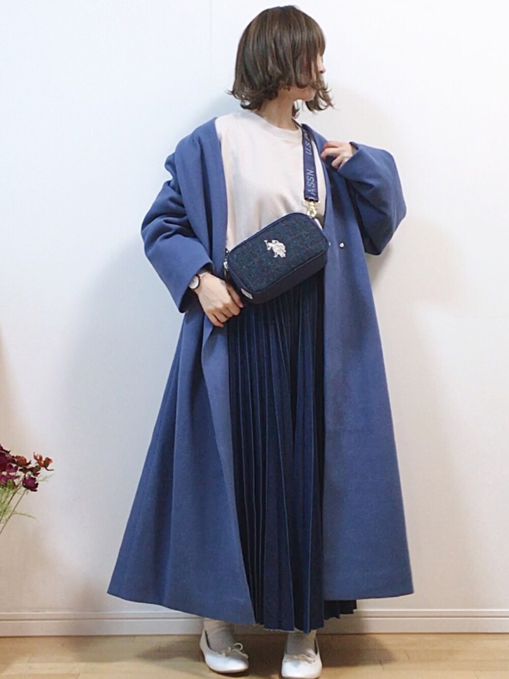 「PR、auntmarie's 、ノーカラーコート、ne-net、プリーツスカート、lineastoria、ウィッグ、U.S.POLO ASSN.、KERBHOLZ、腕時計」｜「Aunt Marie'sのAUNT MARIE'S ノーカラーメルトンコート（ノーカラーコート、ブルー系）」を使った、mikaさん（レディース・155cm）の冬コーディネートの1枚目の写真