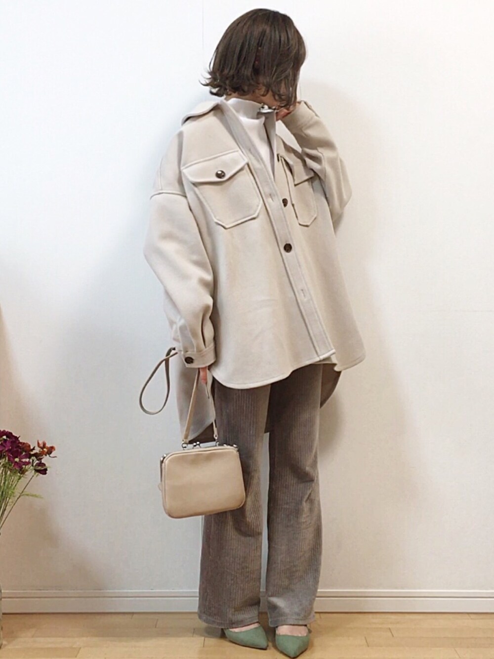 「PR、SENSE OF PLACE by URBAN RESEAR、パンプス、auntmarie's 、CPOジャケット、lineastoria、ウィッグ、BISOU、UNIQLO、ワントーンコーデ」｜「SENSE OF PLACE by URBAN RESEARCHのポインテッドトウパンプス（パンプス、グリーン系）」を使った、mikaさん（レディース・155cm）の冬コーディネートの1枚目の写真