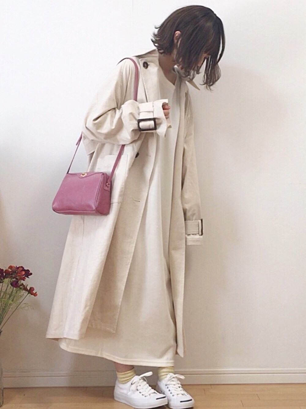 「PR、KBF、トレンチコート、chacocloset、スウェットワンピース、SENSEOFPLACE、ショルダーバッグ、lineastoria、ウィッグ、オールホワイト」｜「KBFの3WAYレイヤードコート（その他アウター、ホワイト系）」を使った、mikaさん（レディース・155cm）の冬コーディネートの1枚目の写真