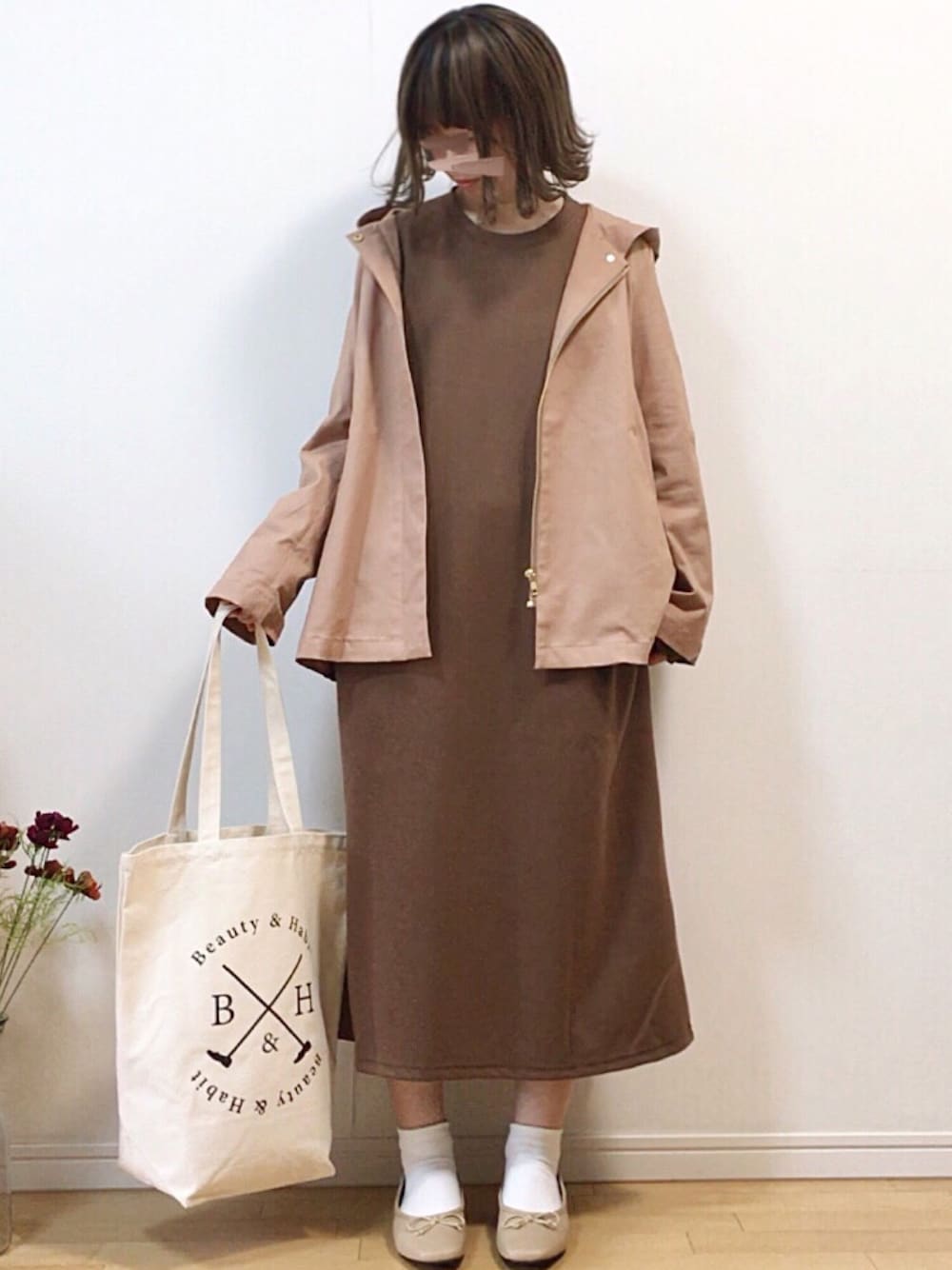 「PR、URBAN RESEARCH DOORS、スプリングコート、chacocloset、スウェットワンピース、beauty&habit、トートバッグ、lineastoria、ウィッグ、桜」｜「URBAN RESEARCH DOORSのコットンフードショートコート（ブルゾン、ピンク系）」を使った、mikaさん（レディース・155cm）の春コーディネートの1枚目の写真
