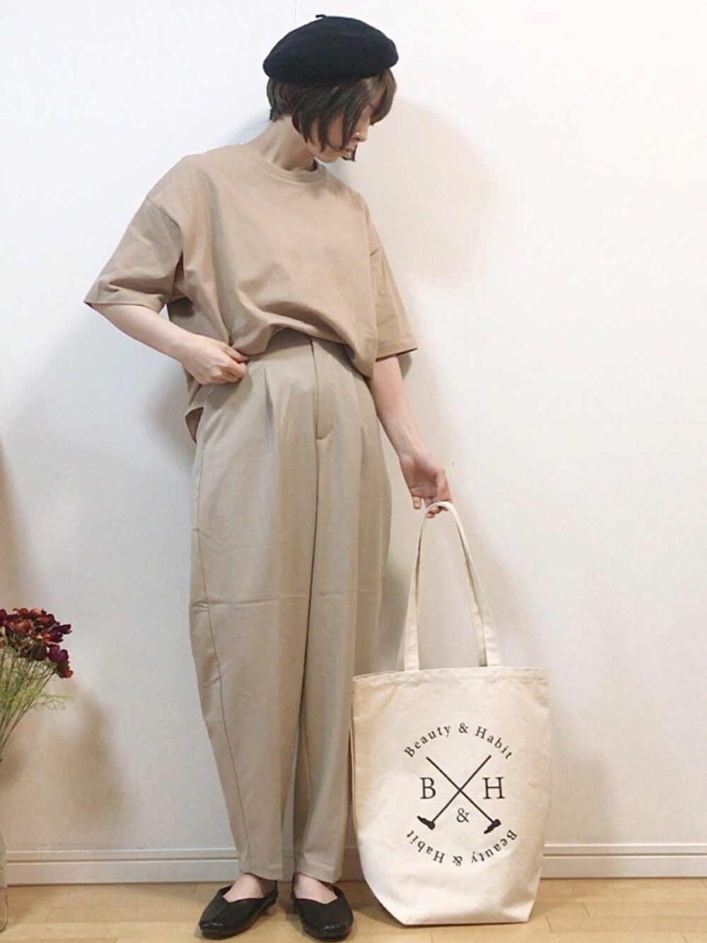 「PR、LEE、Tシャツ、polcadot、ベレー帽、beauty&habit、lineastoria、vivian 、GU、ベージュコーデ」｜「Leeの【先行予約】【男女兼用】着こなしで選ぶ ビッグフィット　Tシャツ 大人150-180（Tシャツ/カットソー、ベージュ系）」を使った、mikaさん（レディース・155cm）の春コーディネートの1枚目の写真