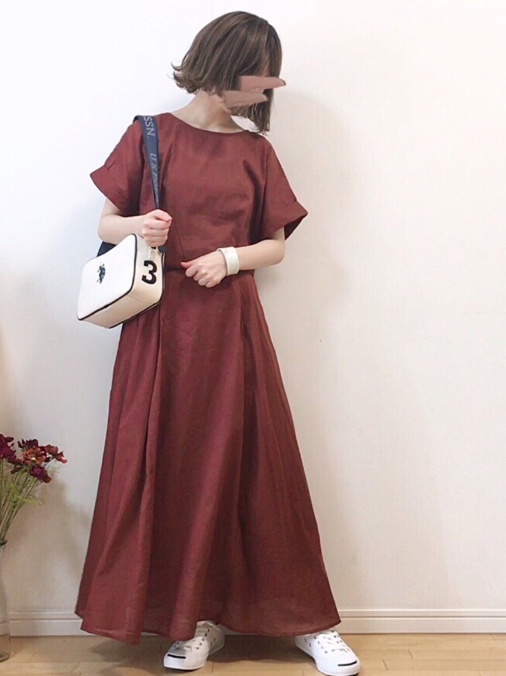 「PR、KBF、カシュクール、ワンピース、U.S.POLO ASSN.、ショルダーバッグ、lineastoria、ウィッグ、ジャックパーセル、休日スタイル」｜「KBFの2WAYカシュクールワンピース（ワンピース、ブラウン系）」を使った、mikaさん（レディース・155cm）の春コーディネートの1枚目の写真