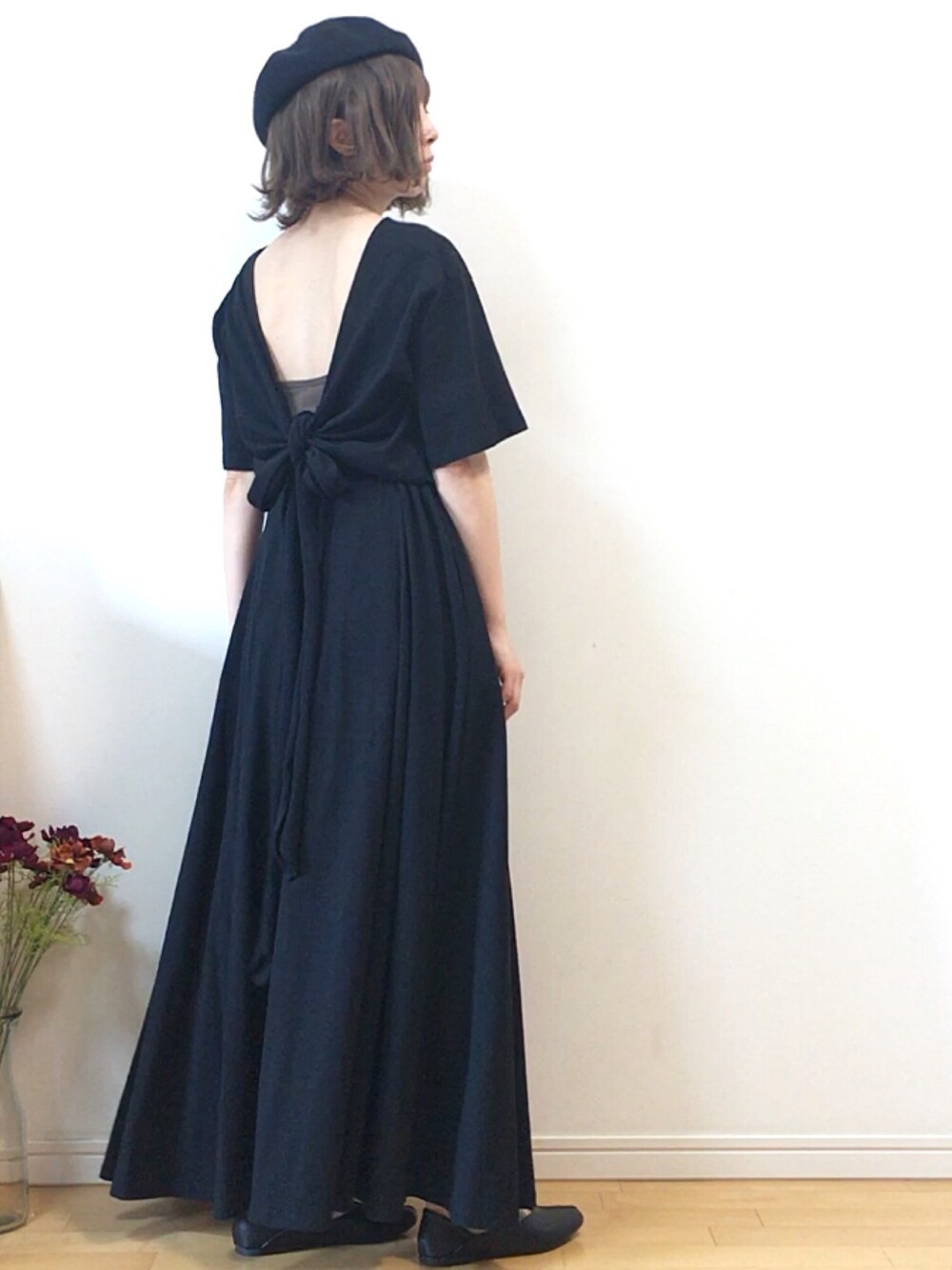 「PR、KBF、ロングワンピース、背中あき、polcadot、ベレー帽、vivian 、フラットシューズ、lineastoria、オールブラック」｜「KBFのWEB限定　バックオープンカットワンピース（ワンピース、ブラック系）」を使った、mikaさん（レディース・155cm）の春コーディネートの1枚目の写真