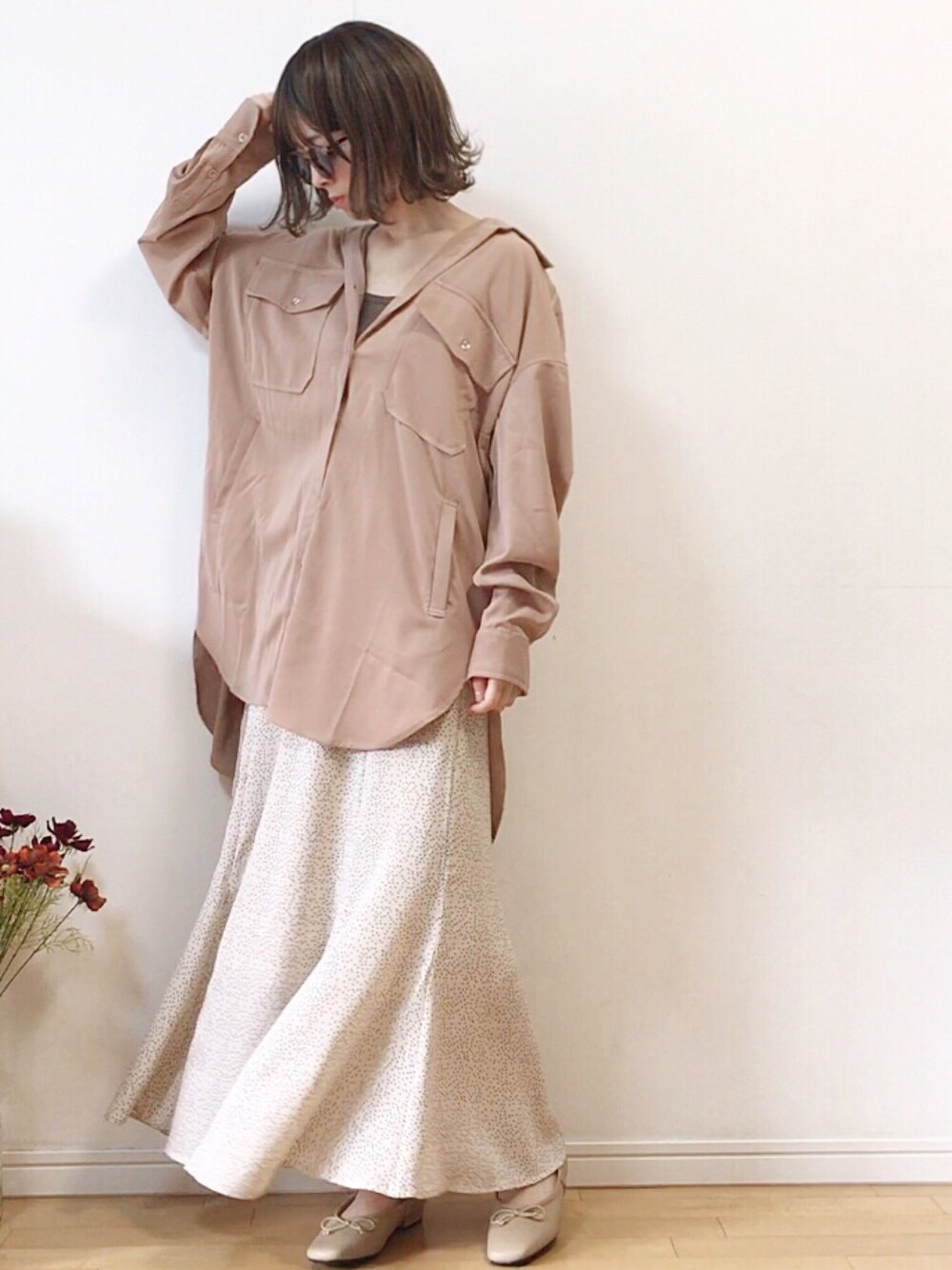 「PR、Happy John、CPOシャツ、AmbreNeige、マーメイドスカート、lineastoria、ウィッグ、ベージュコーデ、ワントーンコーデ、ビッグシルエット」｜「Happy JohnのオーバーラウンドCPOシャツ（シャツ/ブラウス、ベージュ系）」を使った、mikaさん（レディース・155cm）の春コーディネートの1枚目の写真