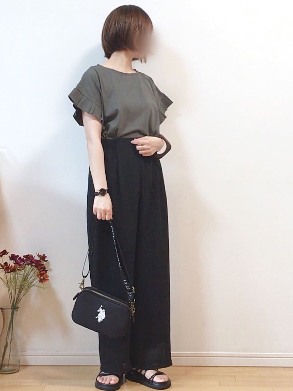 「PR、Tシャツ、フリルトップス、ワイドパンツ、シースルー、U.S.POLO ASSN.、ショルダーバッグ、スポーツサンダル、Daniel Wellington、シック」｜「ITEMS URBANRESEARCHのオリガミタックTシャツ（Tシャツ/カットソー、グリーン系）」を使った、mikaさん（レディース・155cm）の夏コーディネートの1枚目の写真