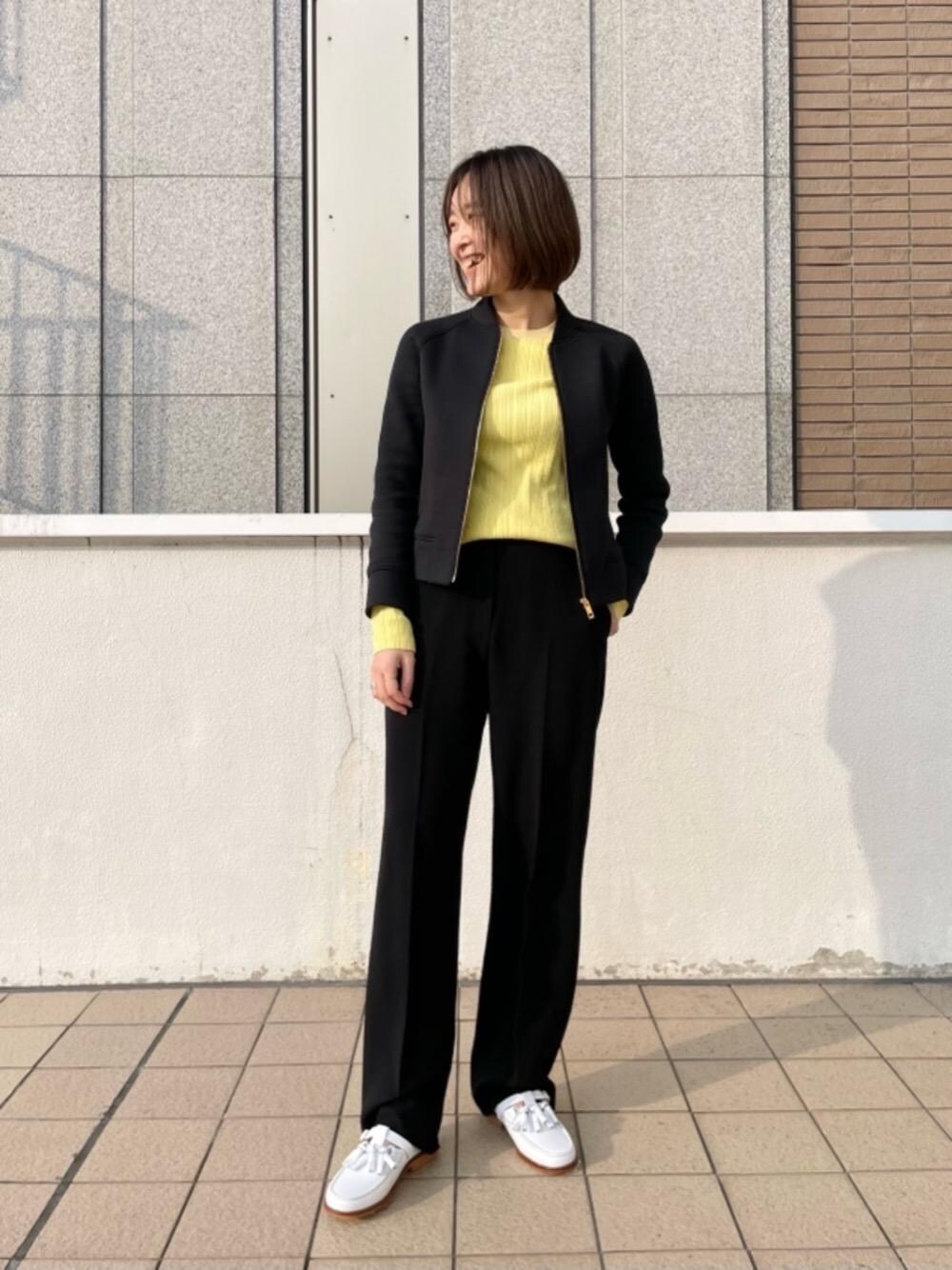 「ローファー、カラーニット、シューズ、シンプルコーデ、Pants style、オデットエオディール、Flat shoes styling、春こーで」｜「ODETTE E ODILEの【別注】＜ARTESANOS（アルテサノス）＞ Tasse（ローファー、ホワイト系）」を使った、伊藤　オデット エ オディール スタッフさん（レディース・164cm）の冬コーディネートの1枚目の写真