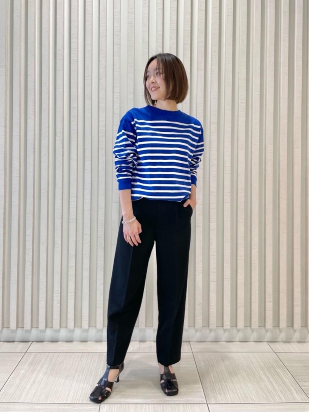 「シューズ、タックパンツ、シンプルコーデ、Pants style、オデットエオディール、グルカシューズ、Pumps styling、春こーで、ぼーだー」｜「ODETTE E ODILEのグルカルイヒール パンプス60↓↑（パンプス、ブラック系）」を使った、伊藤　オデット エ オディール スタッフさん（レディース・164cm）の冬コーディネートの1枚目の写真