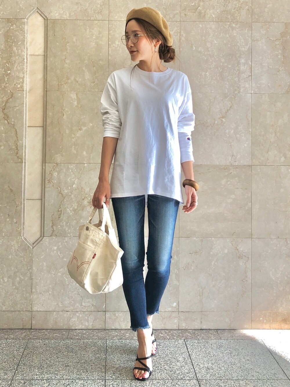 「大人カジュアル、ビックシルエット、ゆるコーデ、白Tシャツ、シンプル、ママコーデ、プチプラ」｜「LAKOLEのサーモベレー帽 / LAKOLE（ハンチング/ベレー帽、ベージュ系）」を使った、𝒉𝒊𝒓𝒐さん（レディース・159cm）の春コーディネートの1枚目の写真