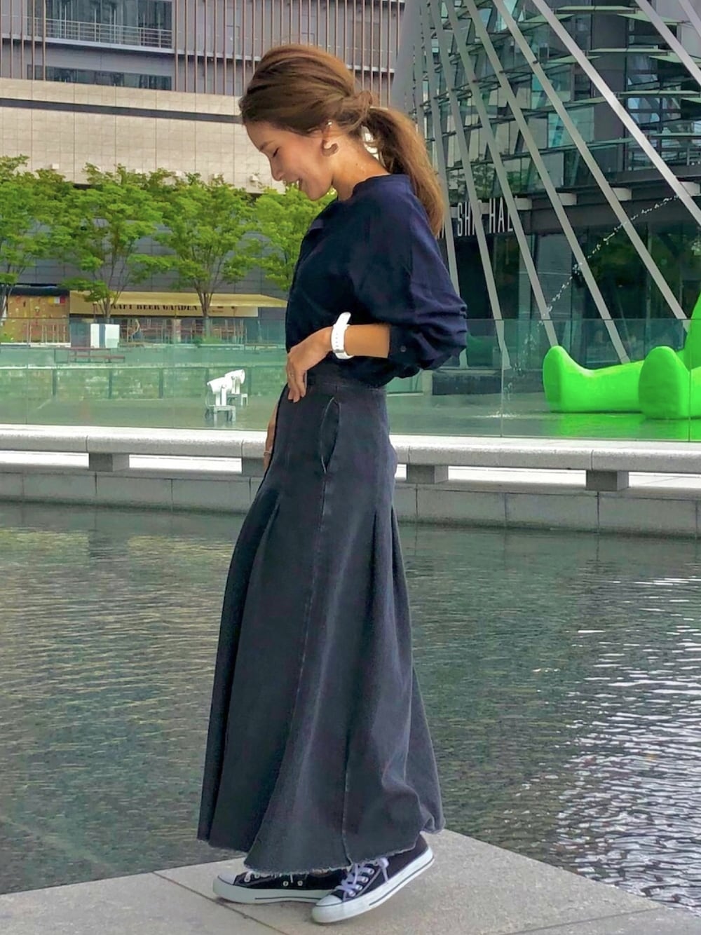「秋のコーデ、きれいめカジュアル、オトナ女子、秋服準備はじめました、スタッフセンバツ、プリーツスカート、ママコーデ、シャツスタイル、デニム、ワントーンコーデ」｜「UNIQLOのリネンブレンドスキッパーシャツ（7分袖）（シャツ/ブラウス、ブルー系）」を使った、𝒉𝒊𝒓𝒐さん（レディース・159cm）の秋コーディネートの1枚目の写真