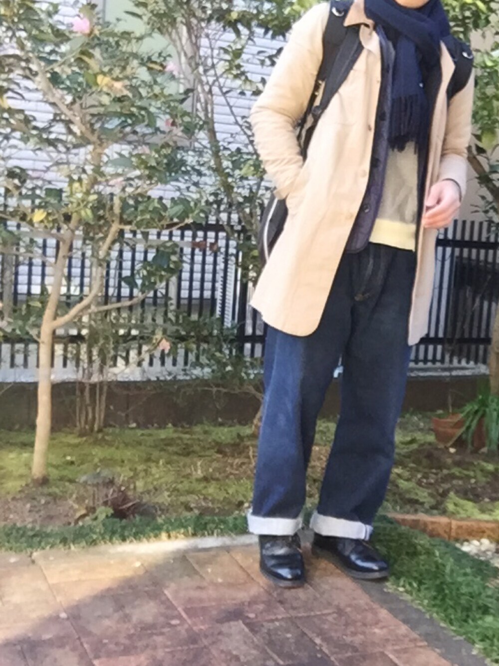 「ワイドデニム、カジュアル、古着」｜「RED WING SHOESのRED WING / レッドウイング: postman / ポストマンシューズ#（ドレスシューズ、ブラック系）」を使った、miyaさん（メンズ・164cm）の春コーディネートの1枚目の写真