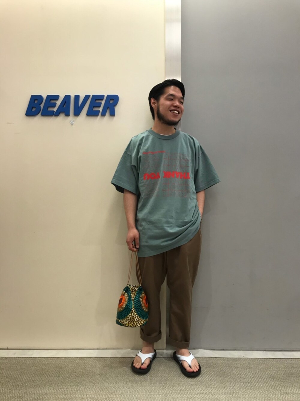 「BEAVER、BEAVER池袋、ビックT、MANASTASH、oofos、巾着バッグ、春夏コーデ、カジュアルコーデ、夏、ラフ」｜「BEAVER ORIGINALのBEAVER/ビーバー　THANKS YOU BIG-T/Ｔシャツ（Tシャツ/カットソー、ブルー系）」を使った、Kato Taroさん（メンズ・164cm）の春コーディネートの1枚目の写真