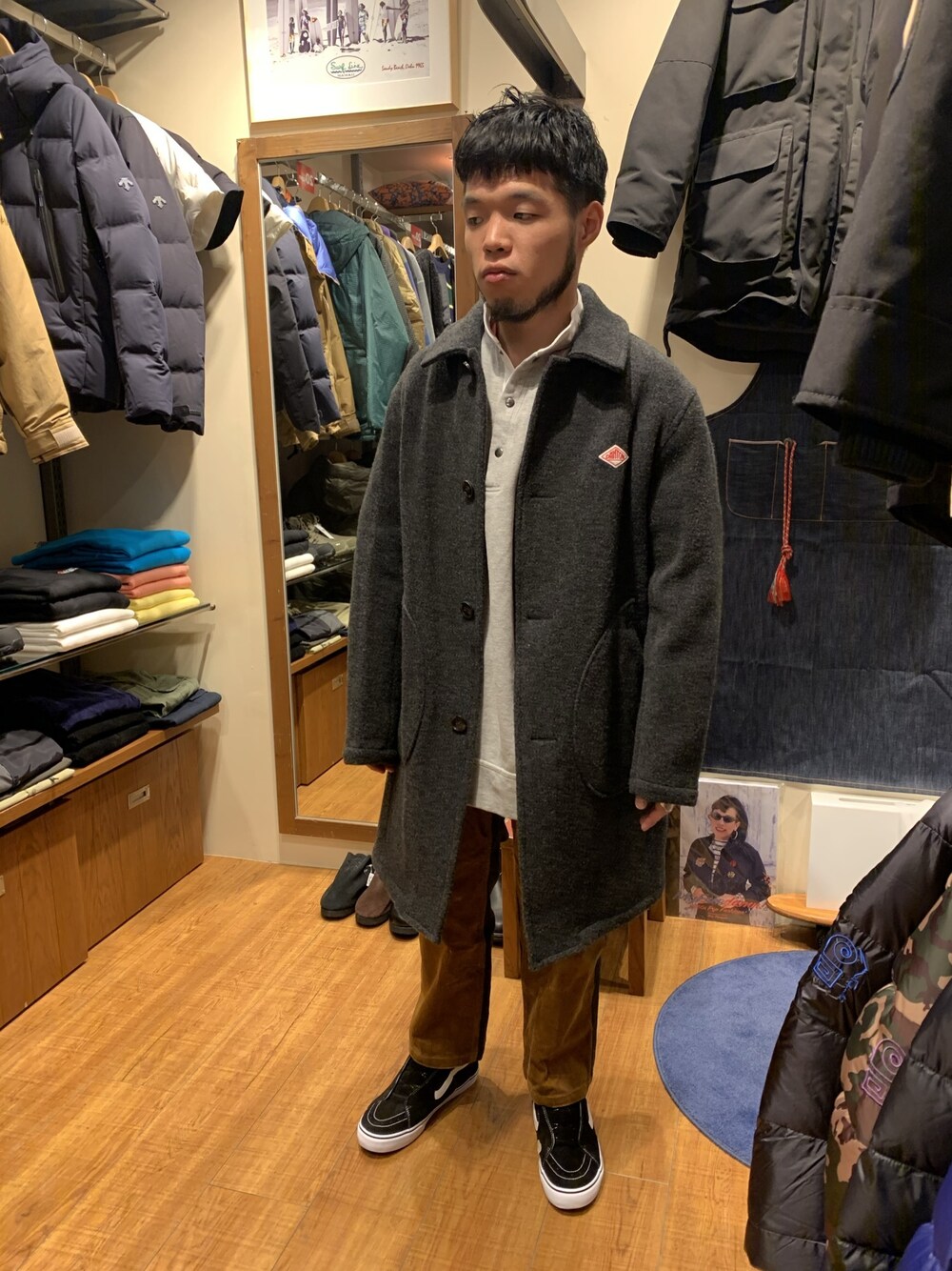 「BEAVER、BEAVER池袋、年末WEAR感謝祭、Danton、ダントン、GRAMICCI、グラミチ、AlexanderLeeChang、VANS、冬コーデ」｜「DANTONのWOOL MOSSER②（ステンカラーコート、ブルー系）」を使った、Kato Taroさん（メンズ・164cm）の冬コーディネートの1枚目の写真