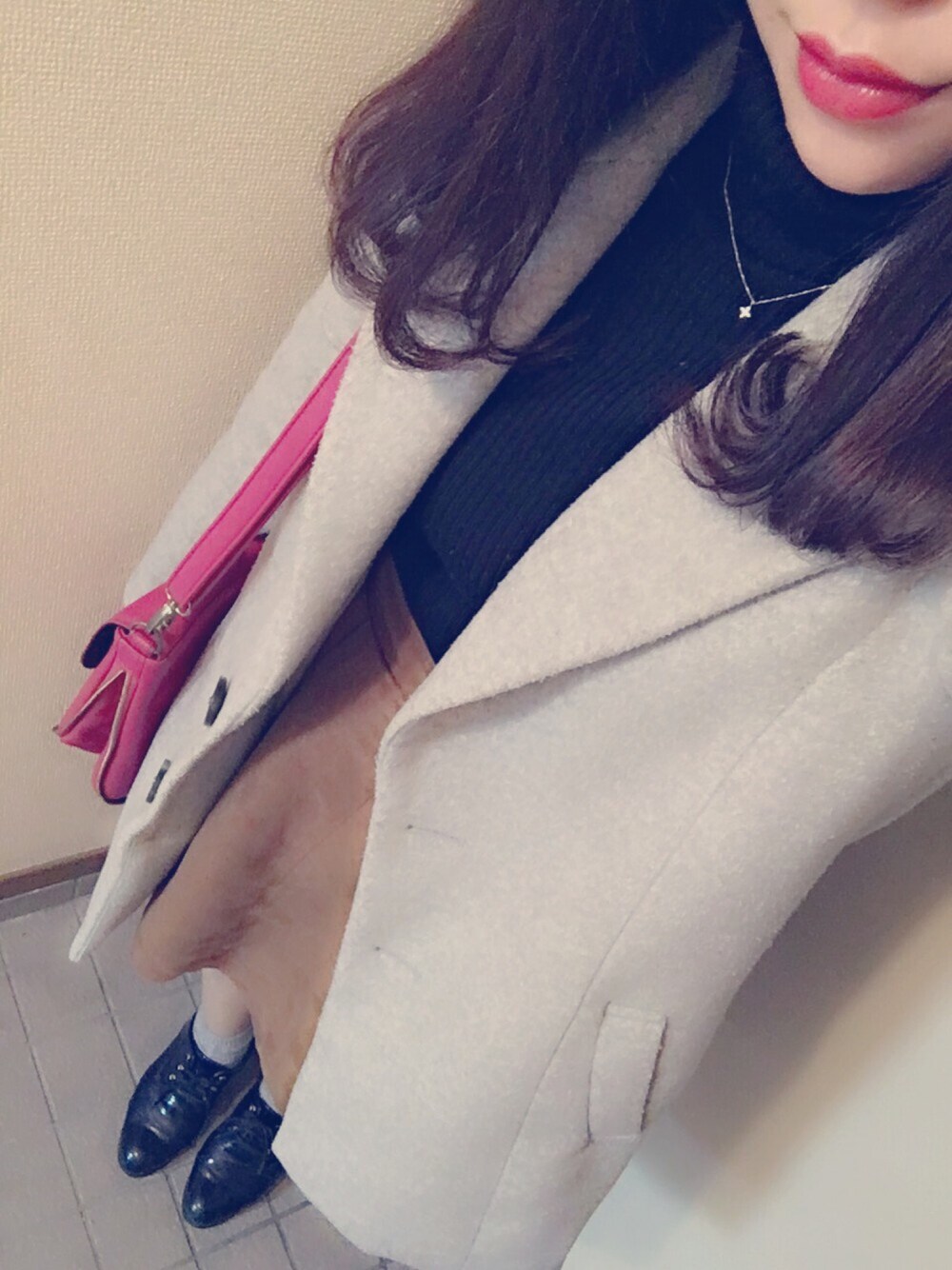 「nice claup、MAJESTIC LEGON、E hyphen world gallary、Heather、チェスターコート、グレー、スエードスカート、キャメル、冬コーデ、クリスマス」｜「one after another NICE CLAUPのアイテム（ニット/セーター、ブラック系）」を使った、みーる♛♡﻿さん（レディース・156cm）の冬コーディネートの1枚目の写真